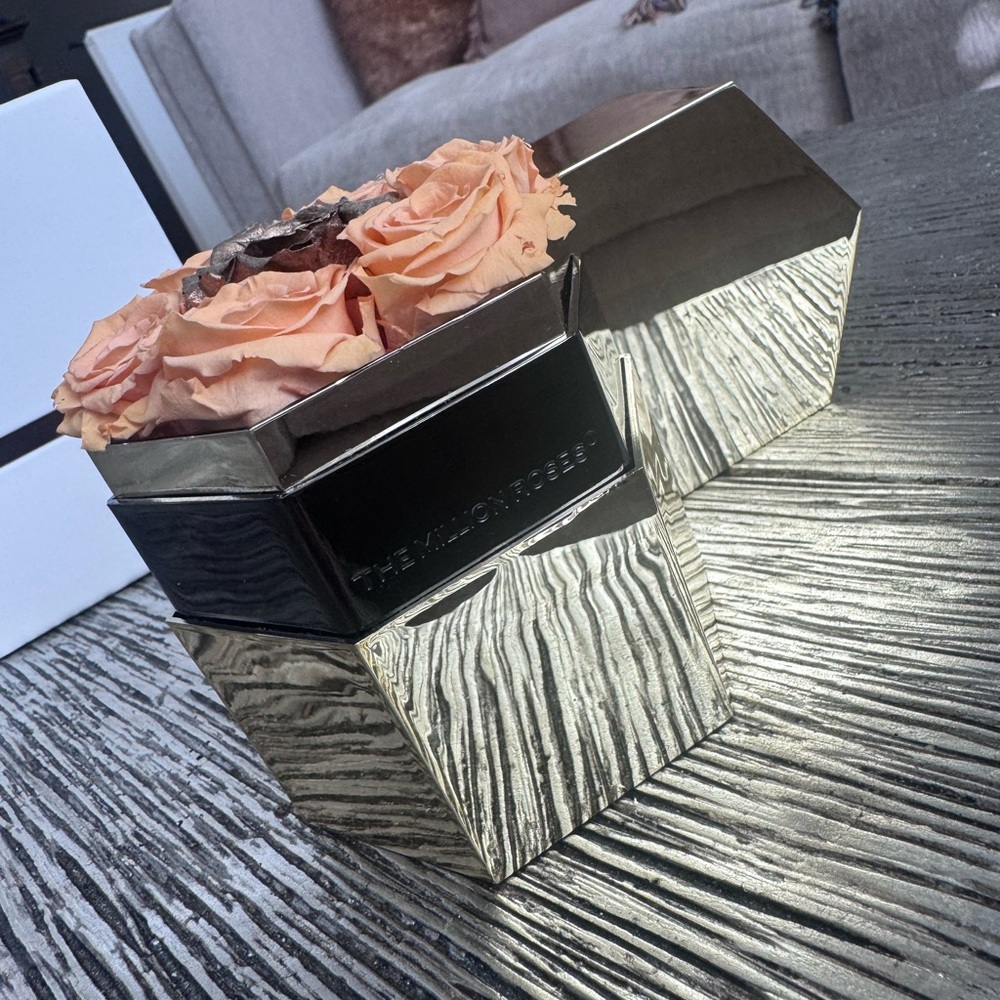 The Million Roses: Peach & Gold Mini Roses ✨ - Picture 7 of 10